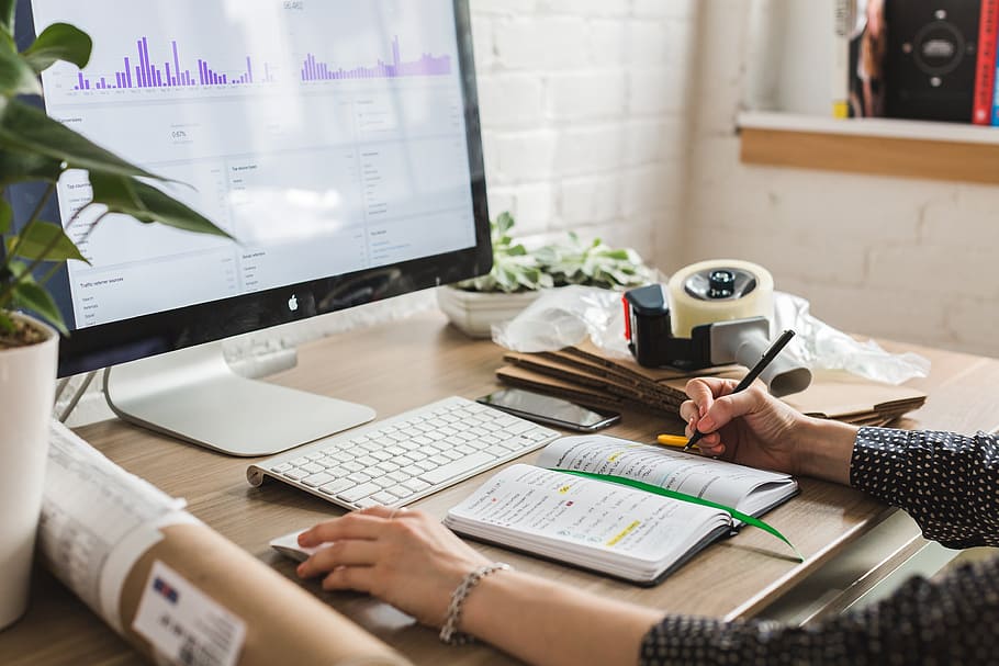 women-business-laptop-computer